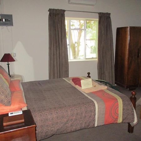 Van Rhyn Guest House Vanrhynsdorp المظهر الخارجي الصورة