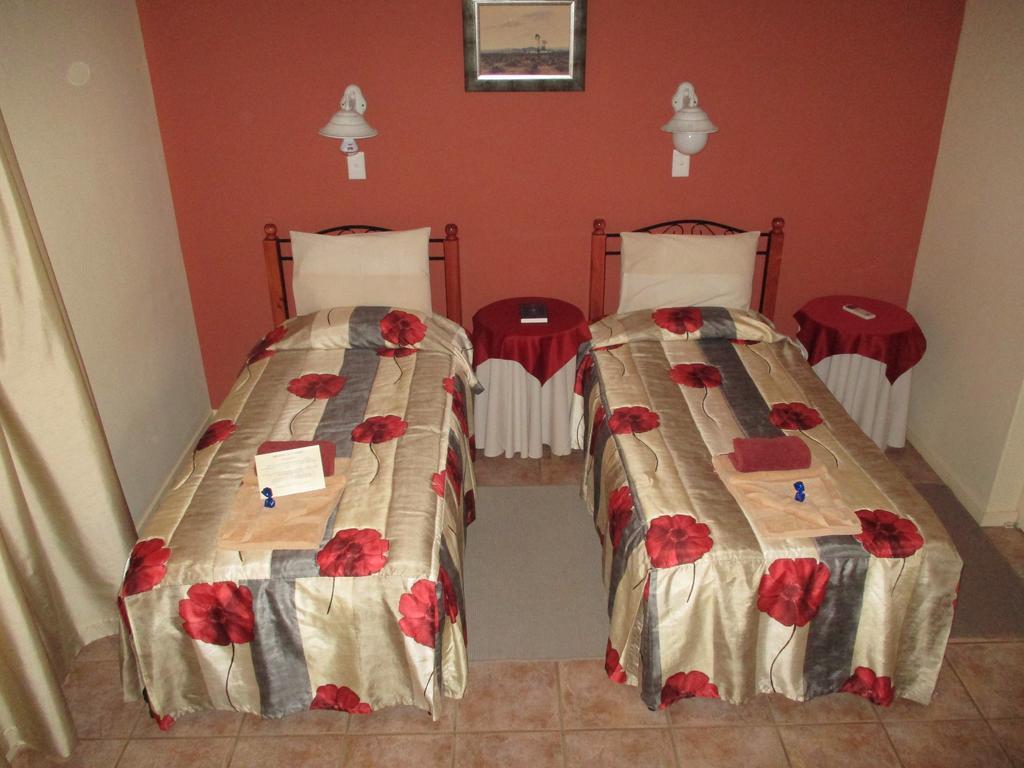 Van Rhyn Guest House Vanrhynsdorp المظهر الخارجي الصورة