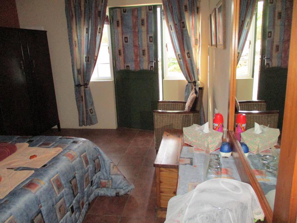 Van Rhyn Guest House Vanrhynsdorp المظهر الخارجي الصورة