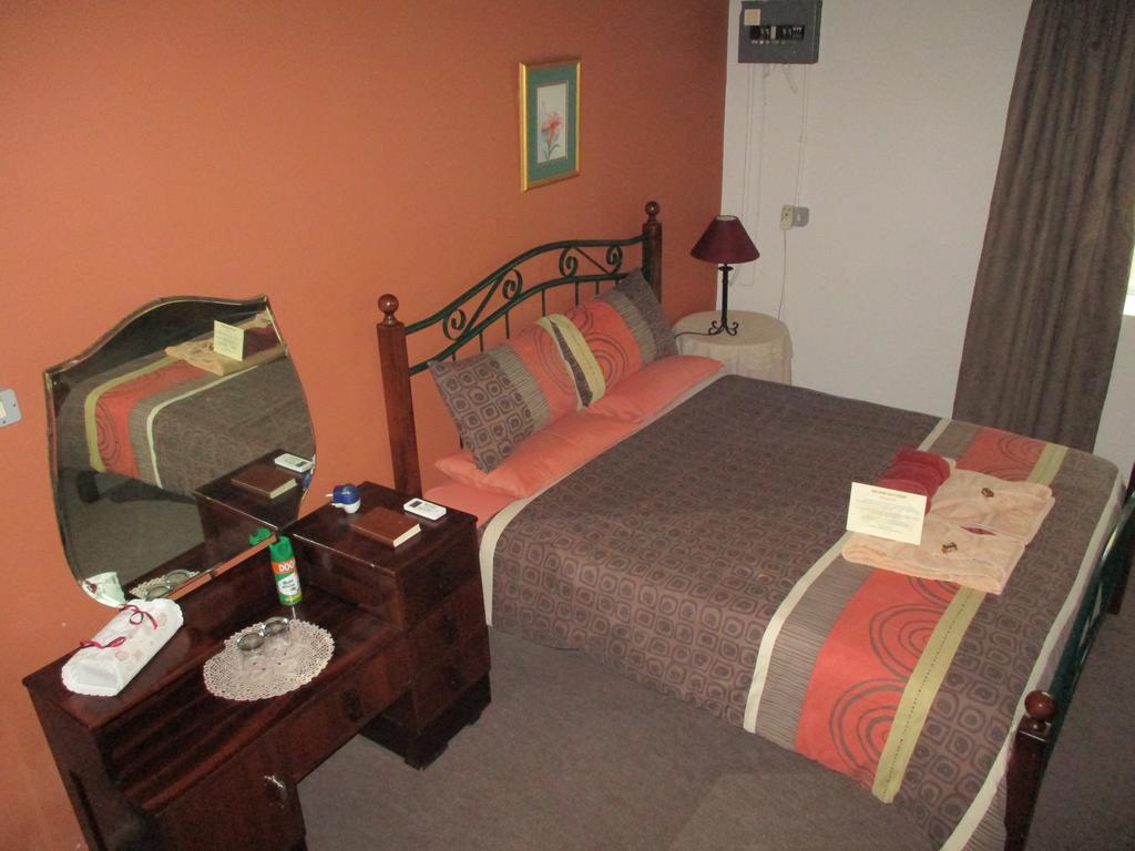 Van Rhyn Guest House Vanrhynsdorp المظهر الخارجي الصورة