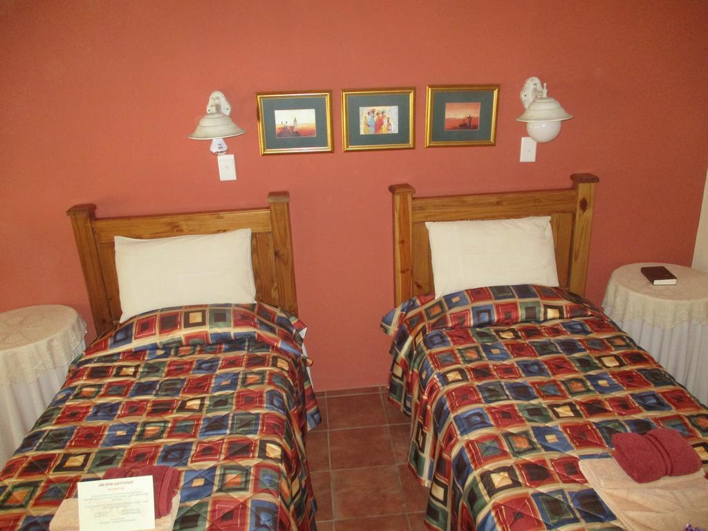 Van Rhyn Guest House Vanrhynsdorp المظهر الخارجي الصورة