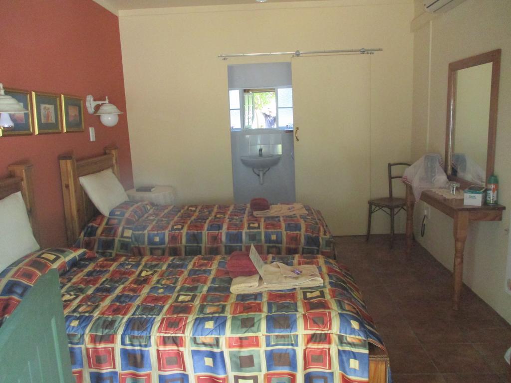 Van Rhyn Guest House Vanrhynsdorp المظهر الخارجي الصورة